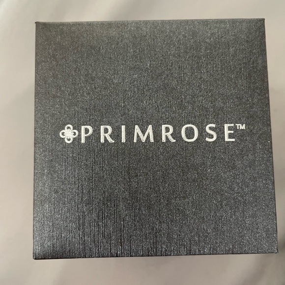 Sapphire blue and cubic zirconia studs NEW - Picture 3 of 3